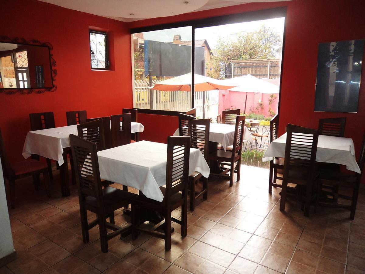 Hostal Imperial Quito Exterior photo