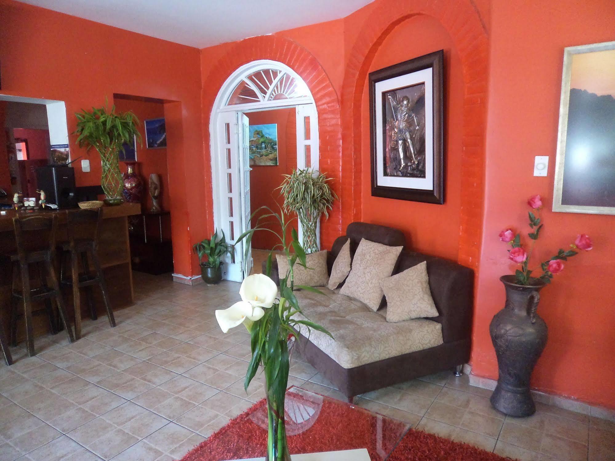 Hostal Imperial Quito Exterior photo