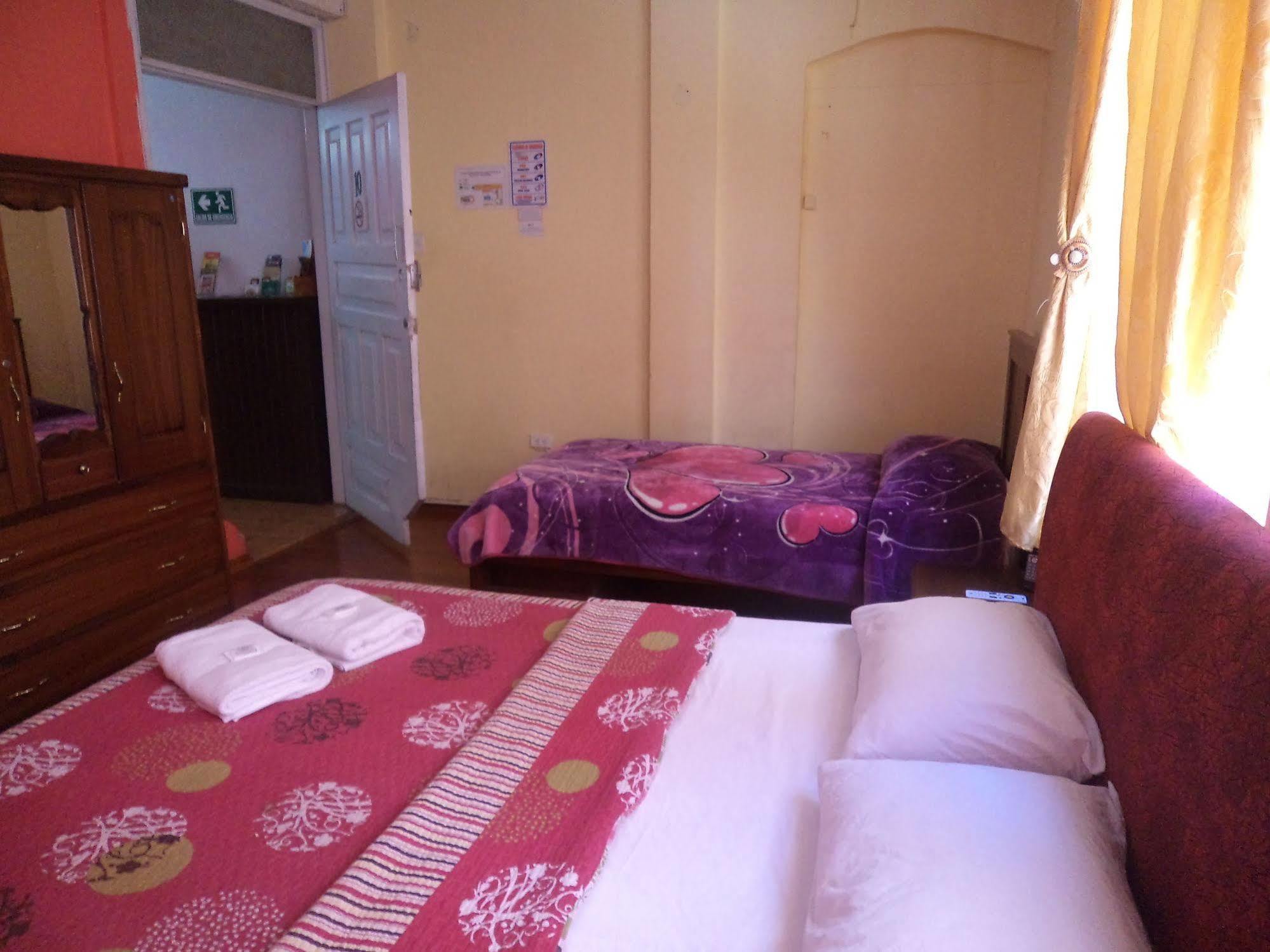 Hostal Imperial Quito Exterior photo