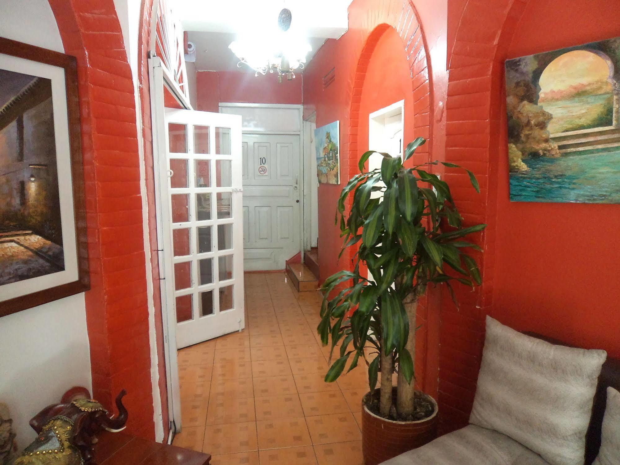 Hostal Imperial Quito Exterior photo
