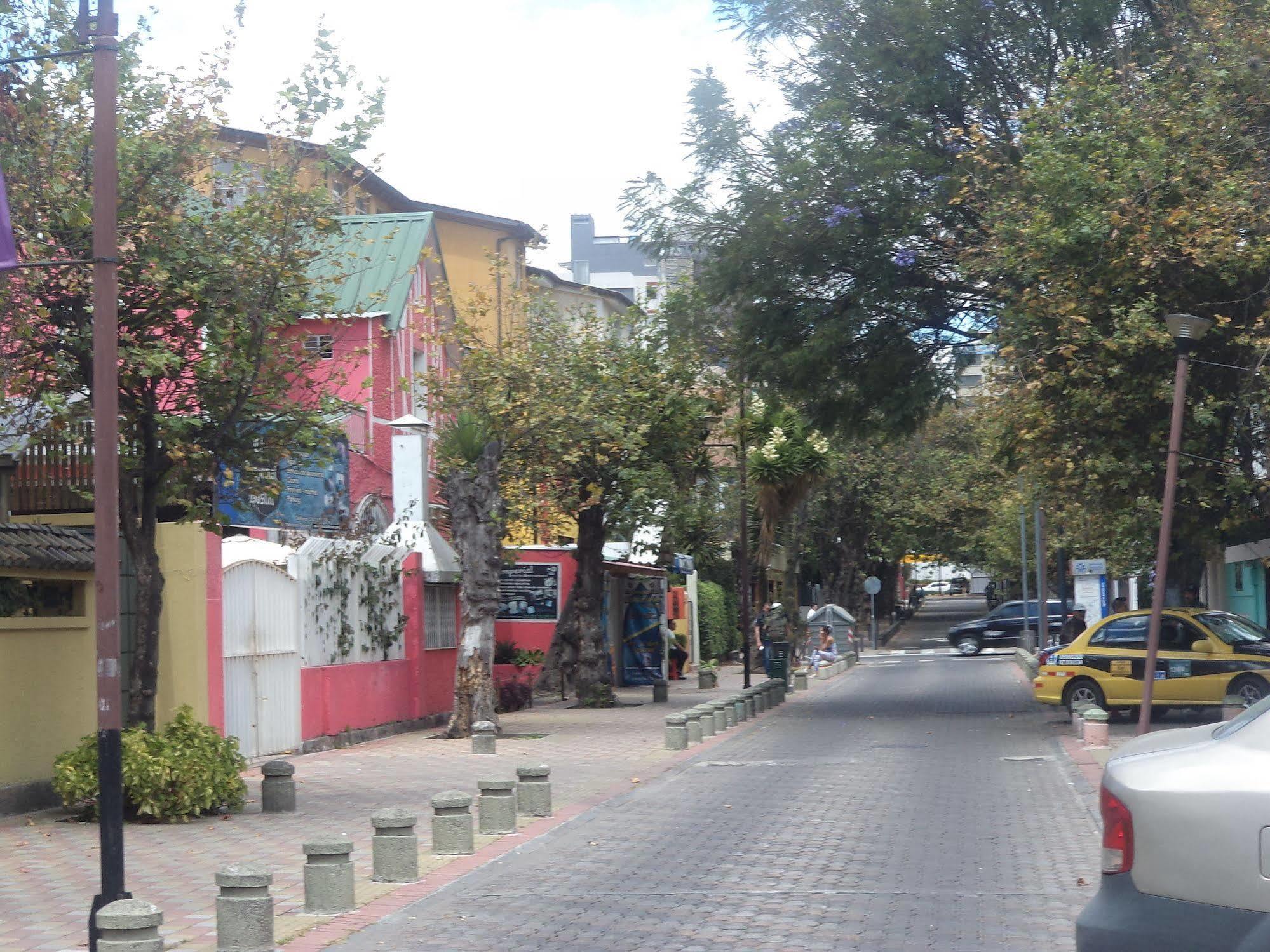 Hostal Imperial Quito Exterior photo