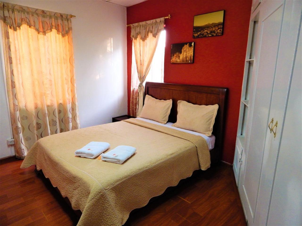 Hostal Imperial Quito Exterior photo