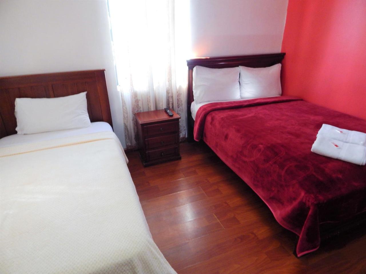 Hostal Imperial Quito Exterior photo