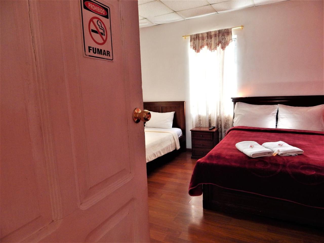 Hostal Imperial Quito Exterior photo