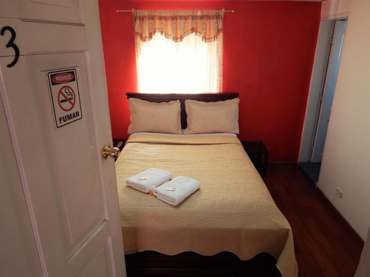 Hostal Imperial Quito Exterior photo