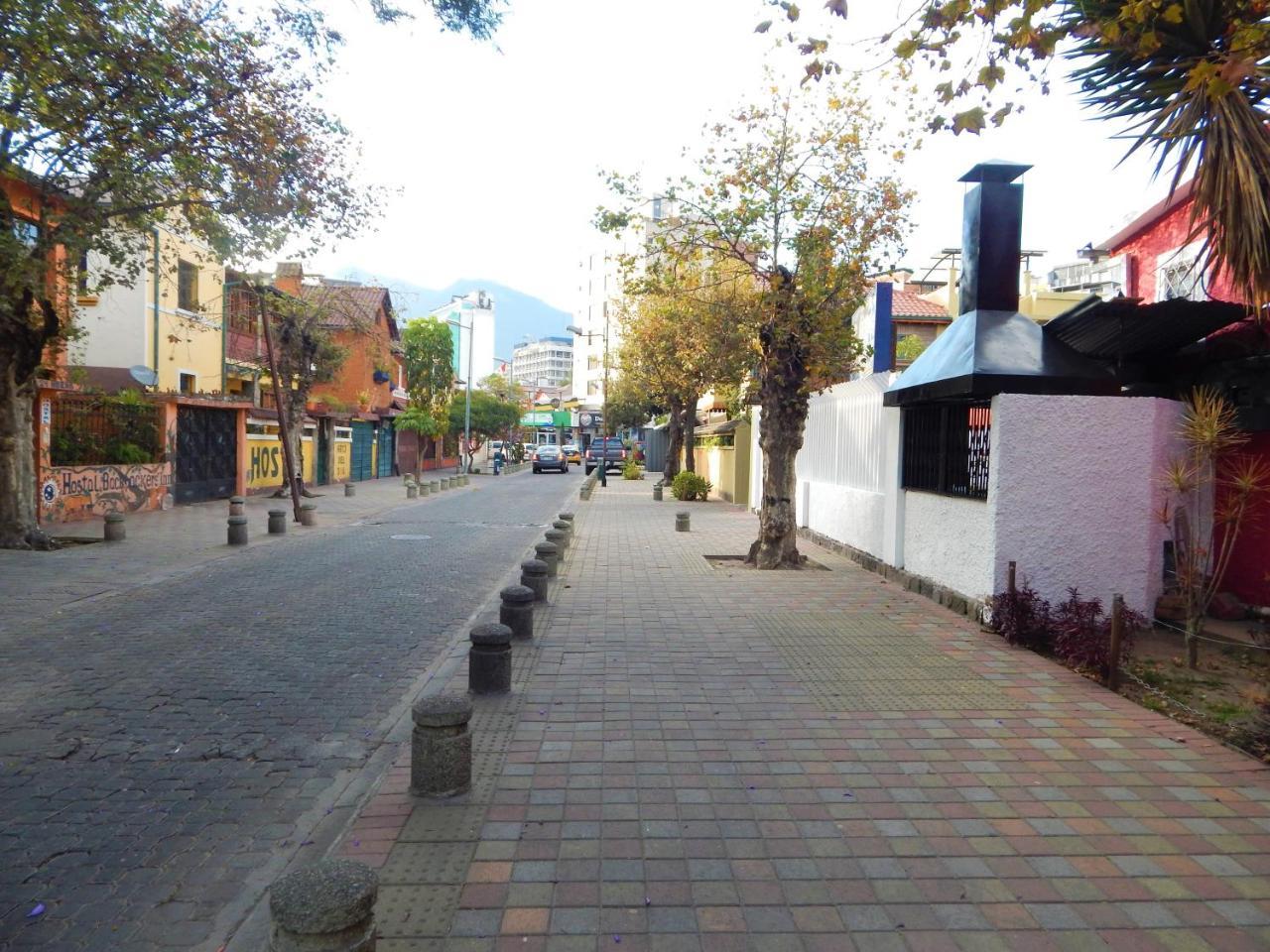 Hostal Imperial Quito Exterior photo