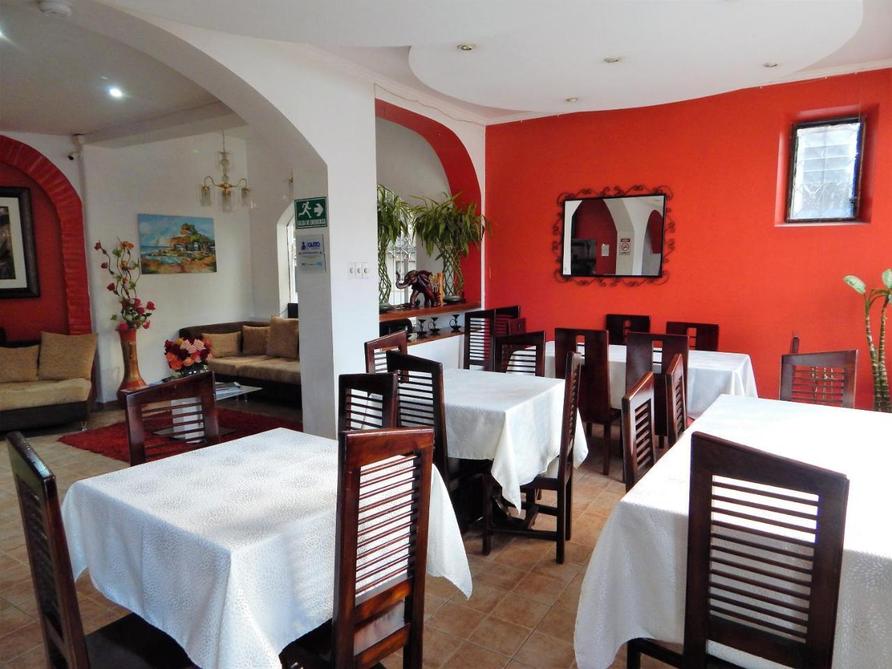 Hostal Imperial Quito Exterior photo