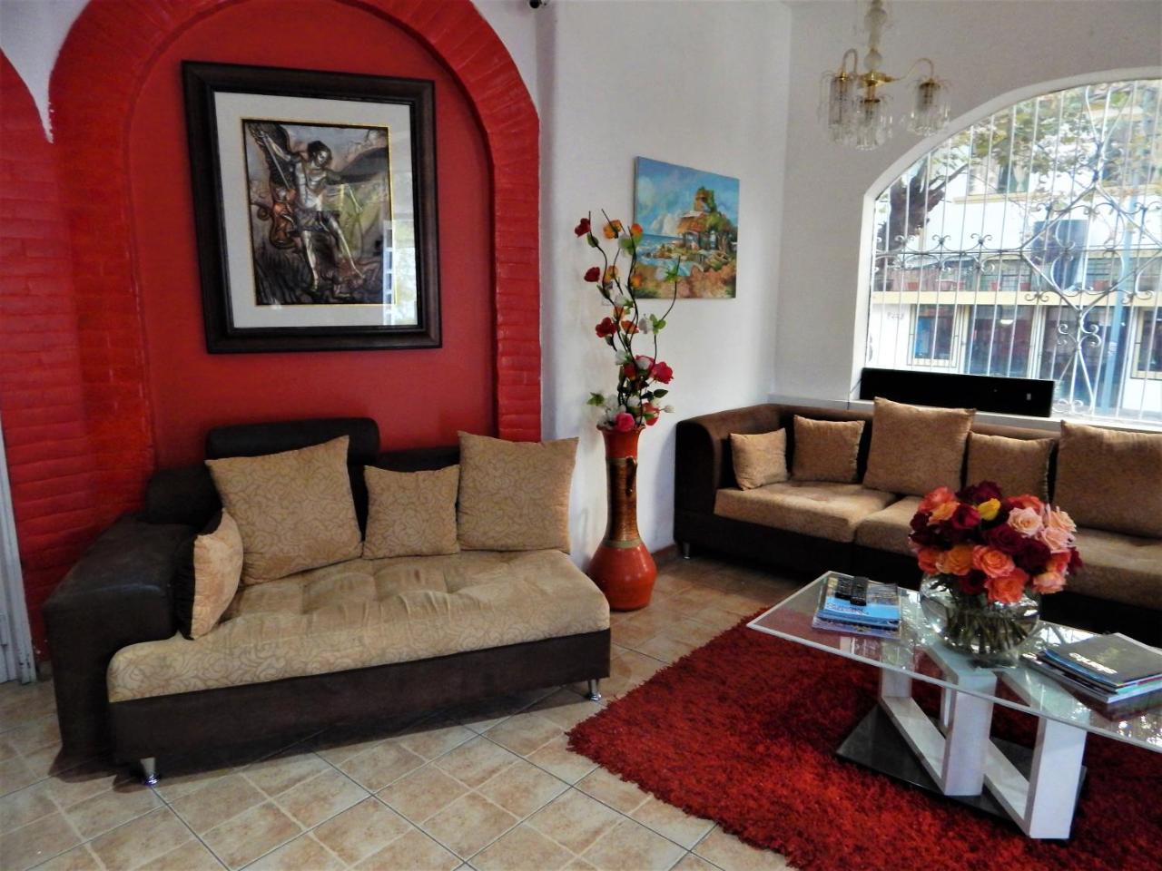 Hostal Imperial Quito Exterior photo
