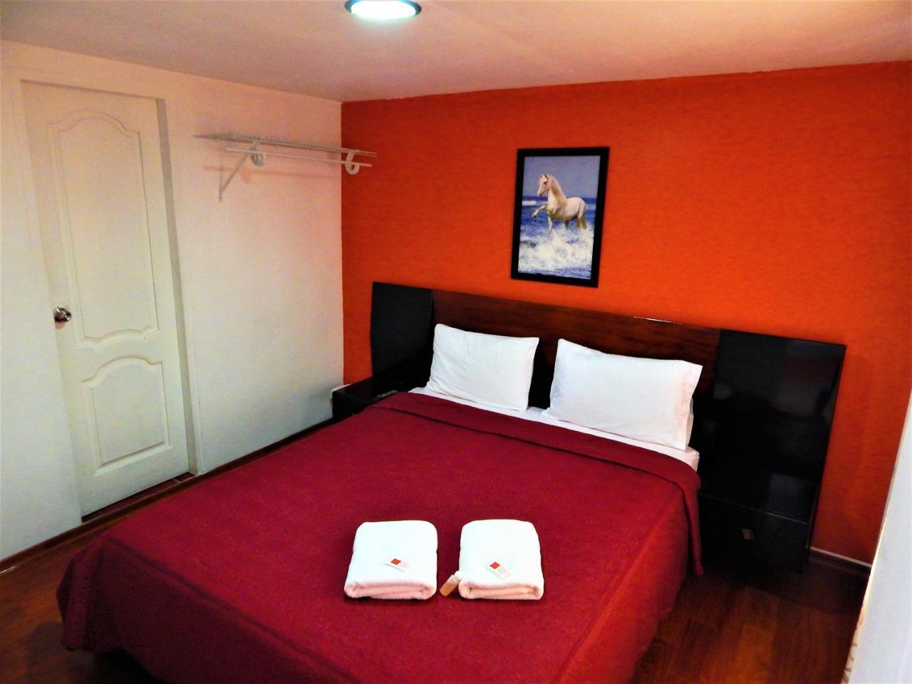 Hostal Imperial Quito Exterior photo