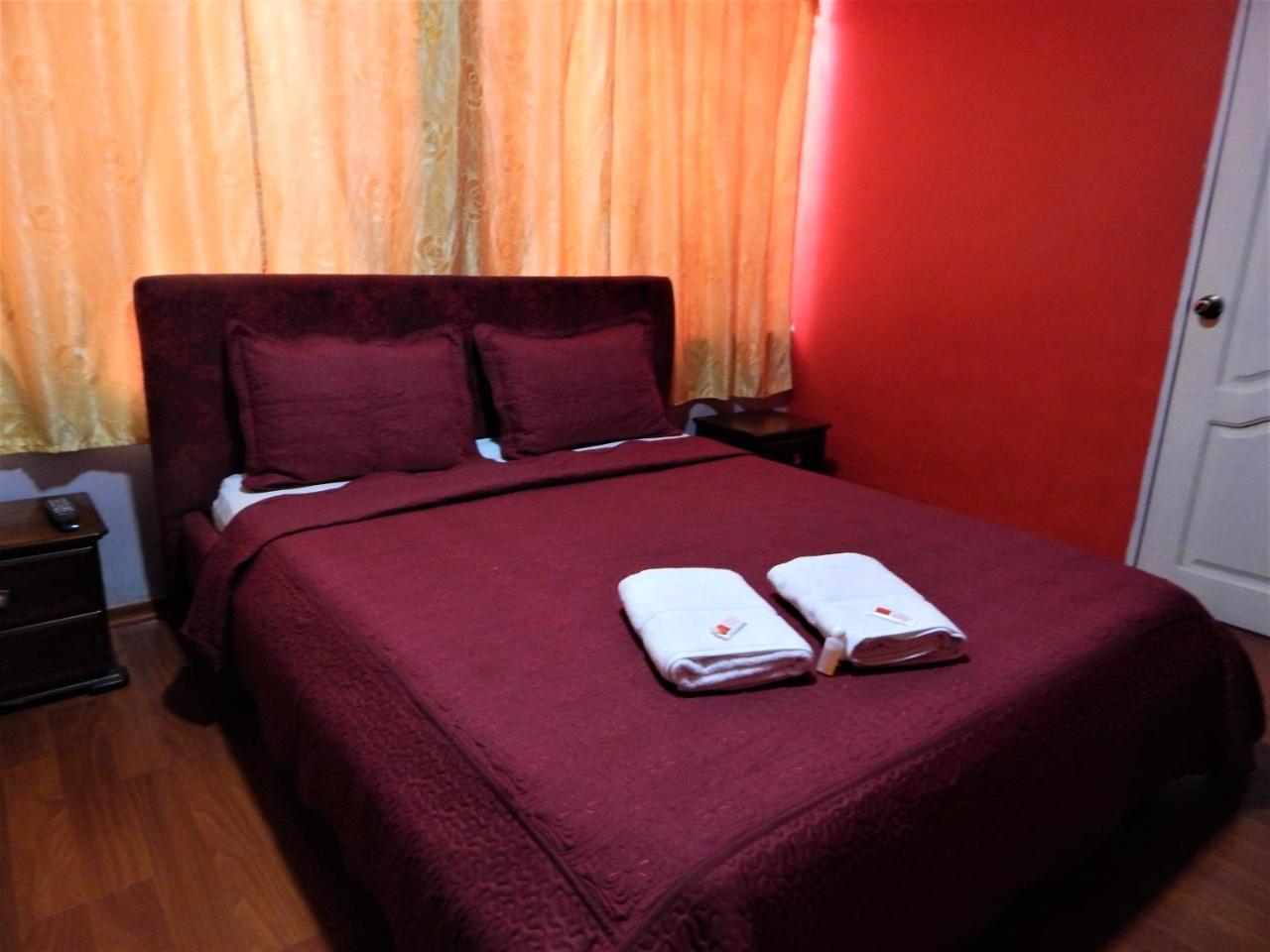 Hostal Imperial Quito Exterior photo