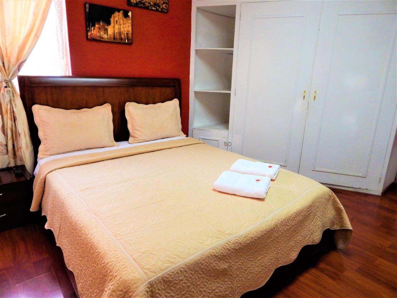 Hostal Imperial Quito Exterior photo