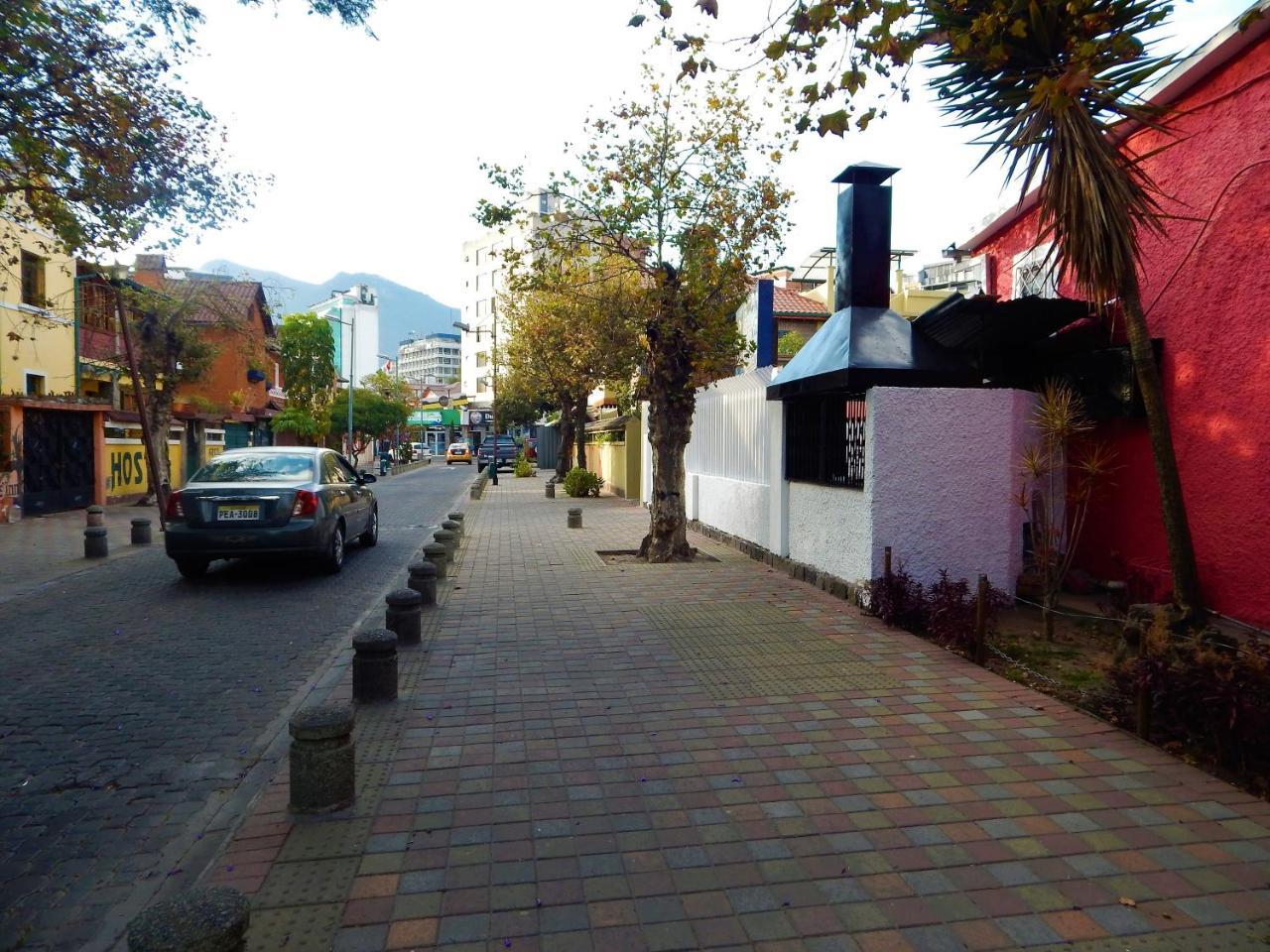 Hostal Imperial Quito Exterior photo