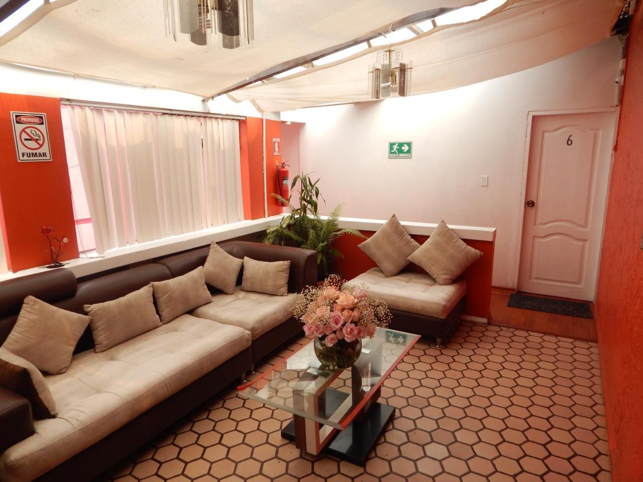 Hostal Imperial Quito Exterior photo